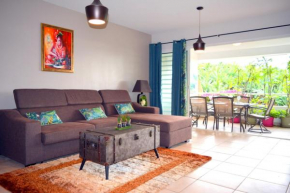 Kai cosy apartment with terrace pool and sea view near Papeete, Faaa